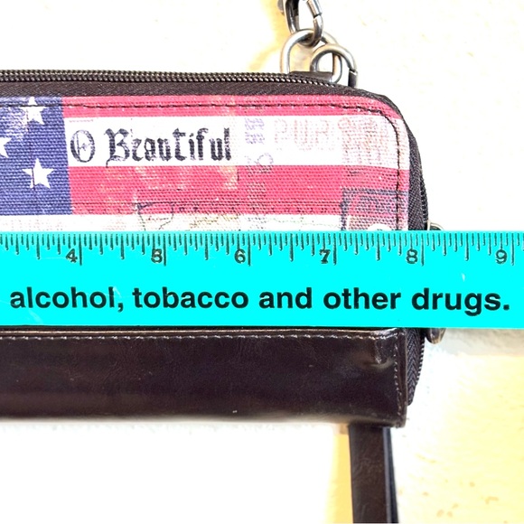 NWT Distressed American Flag Wristlet/Wallet/Crossbody - Picture 6 of 9